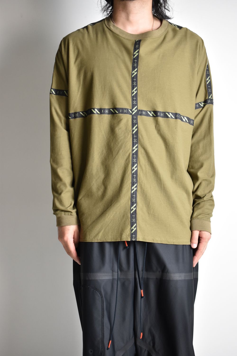 FLATSEAM LINE WIDE L-SLEEVE c/#3 SAND