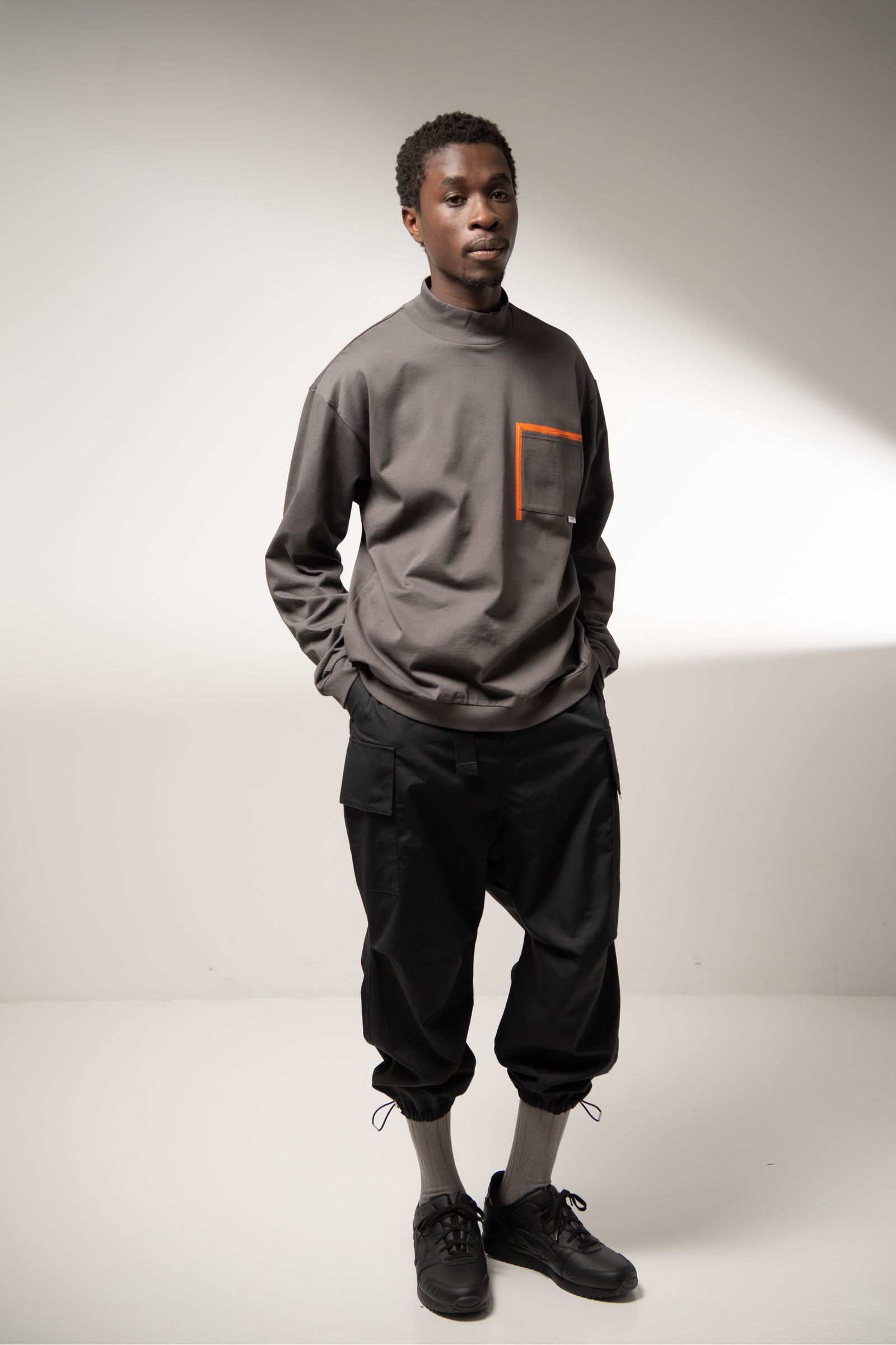 「予約商品」GRID MARKED T-SHIRT (CHARCOAL)