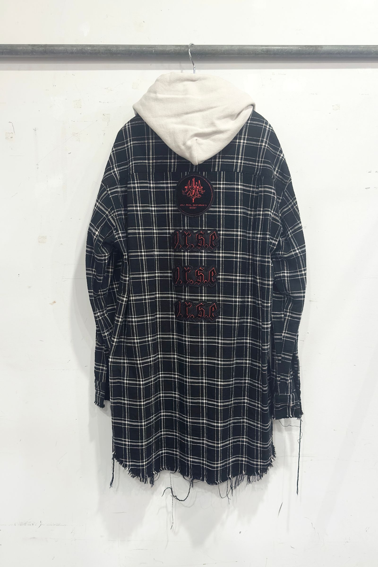 PLAID DOCKING HOOD SHIRT / ロングシャツ (BLACK, ORANGE)