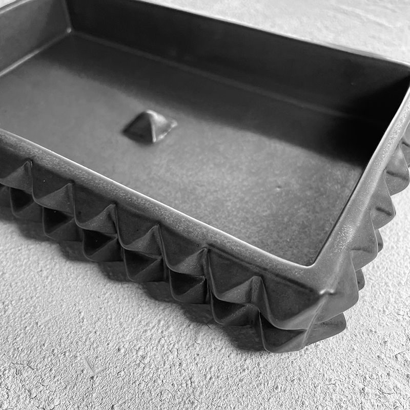 SQUARE STUDS TRAY "BLACK" -陶器皿-
