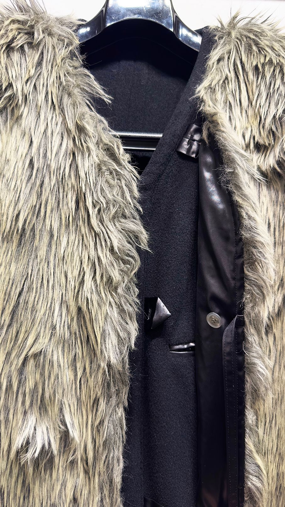 BRIAN’S FUR LINER COAT / リバーシブル ノーカラーコート (Black, Charcoal Gray) ファーライナー付き