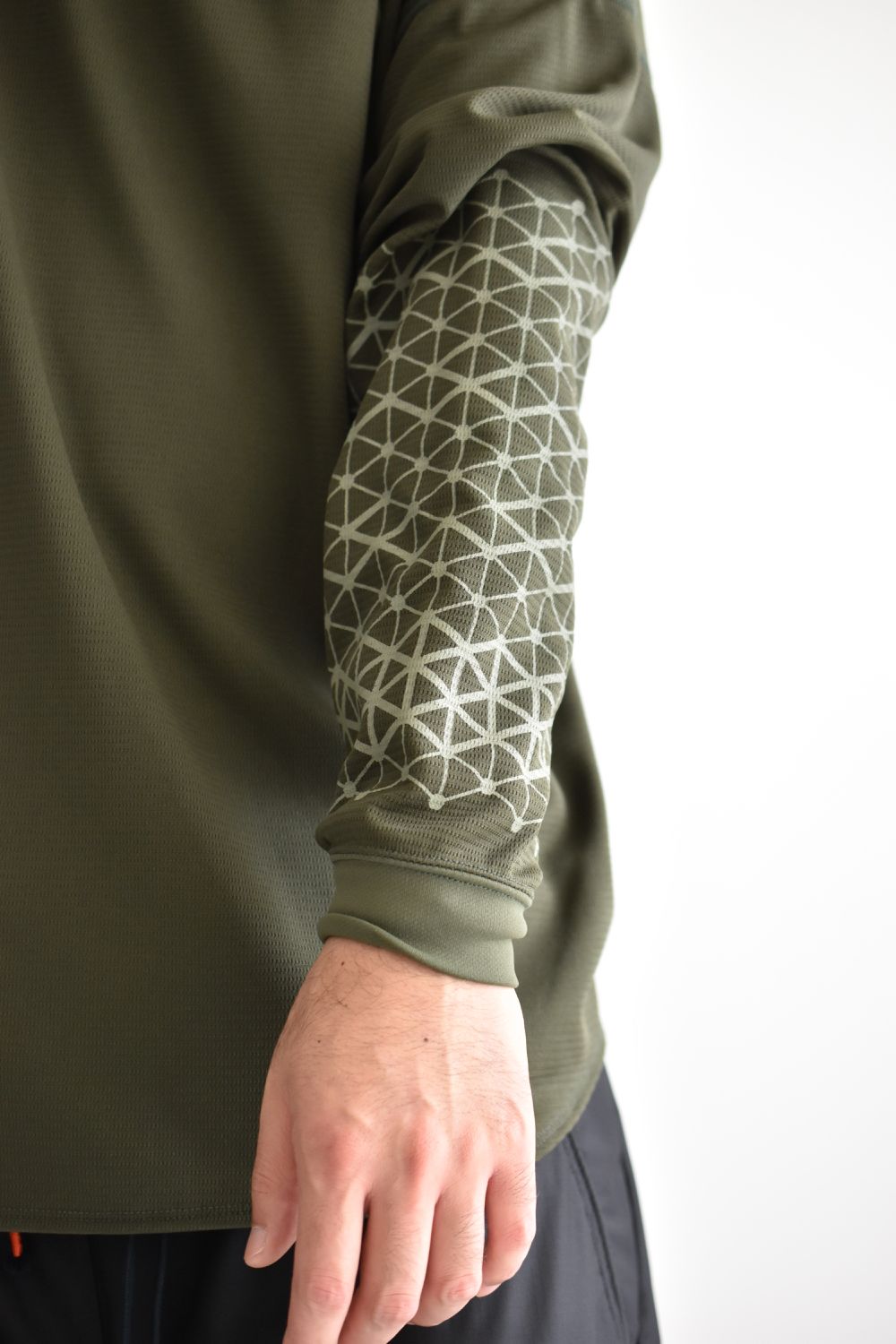 GEOMETRIC PATTERN L-SLEEVE c/#2 OD