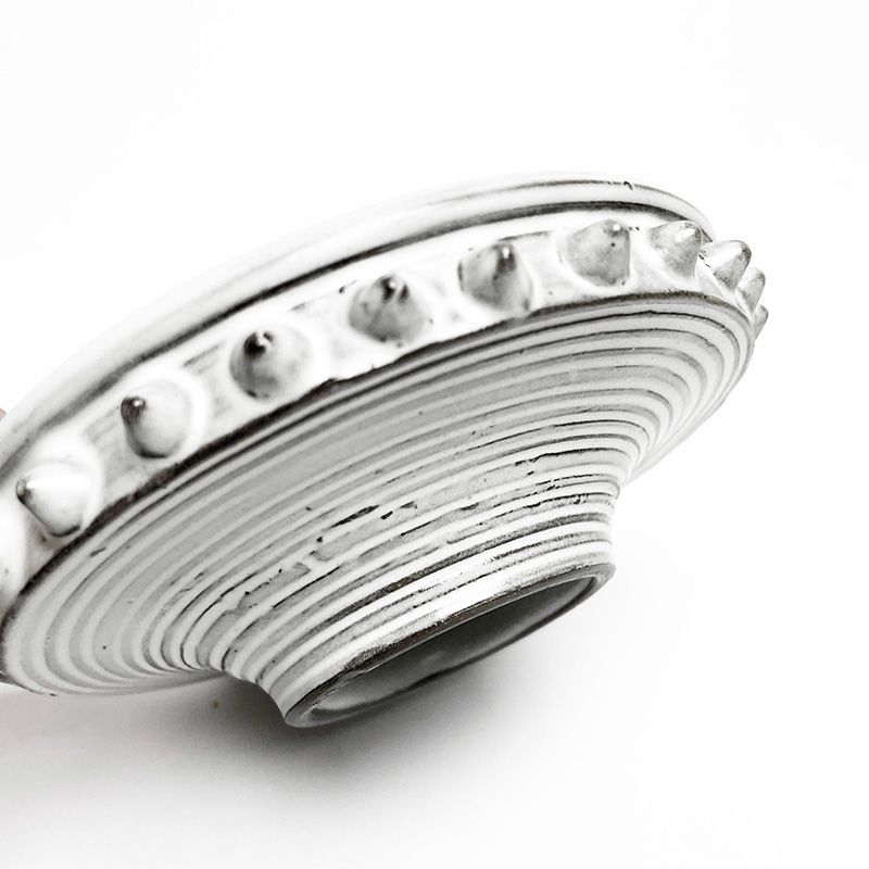 RAISE STUDS PLATE "WHITE" -陶器皿-