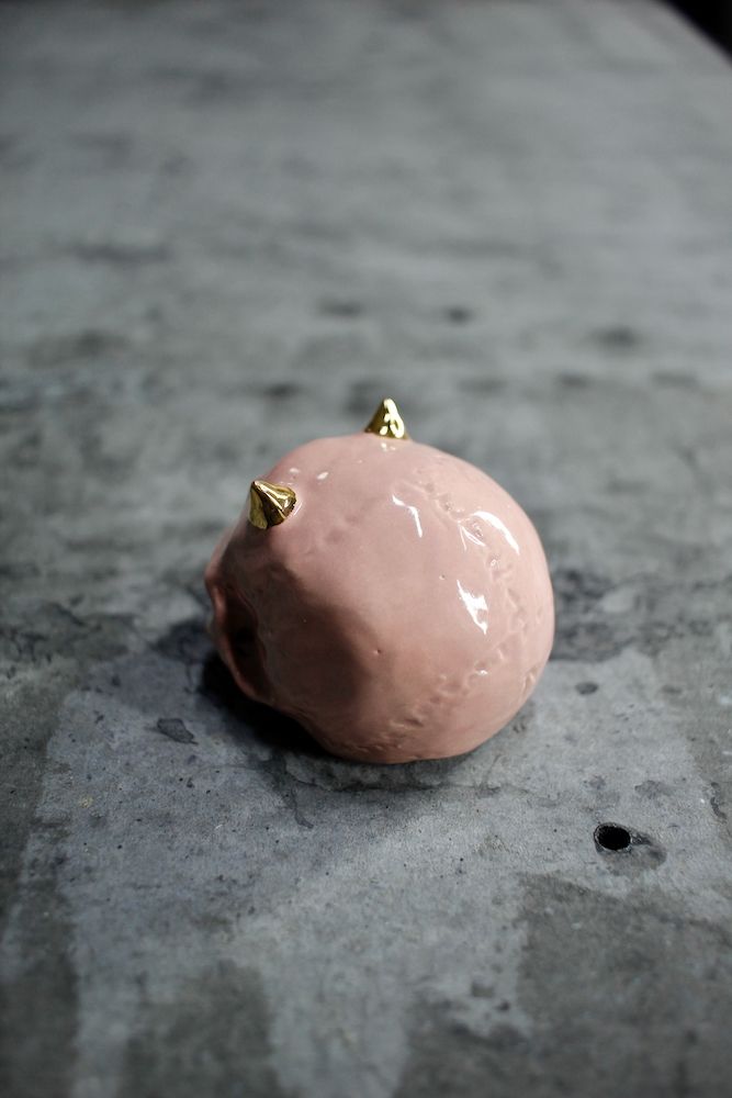 三つ目鬼髑髏ぐい呑 桜色×金  (桐箱付)