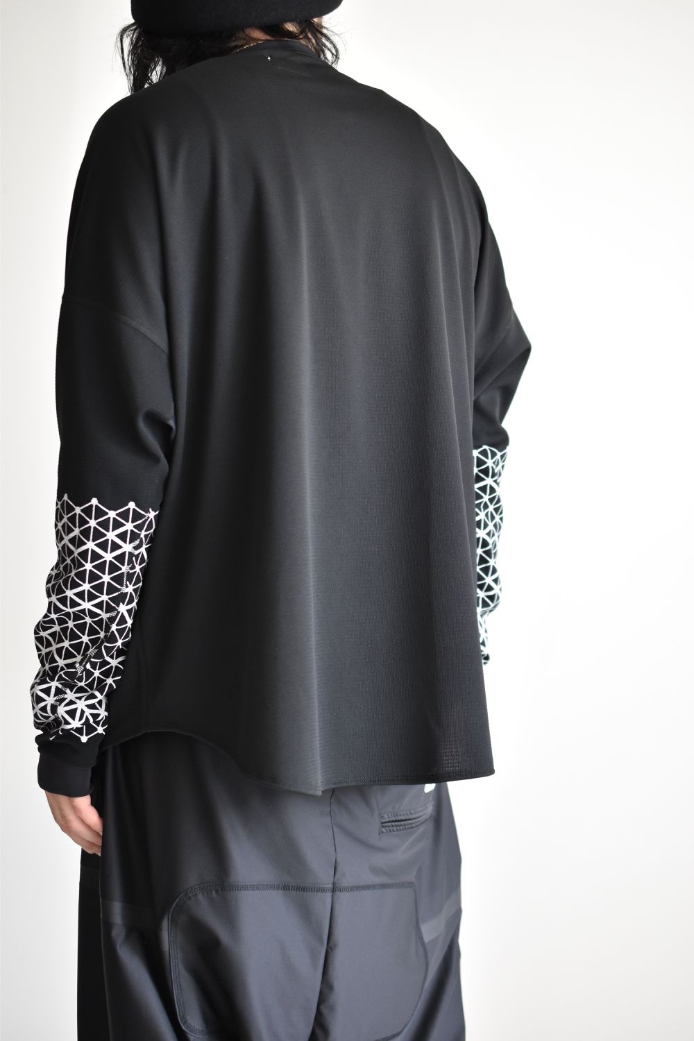 GEOMETRIC PATTERN L-SLEEVE c/#1 BLACK