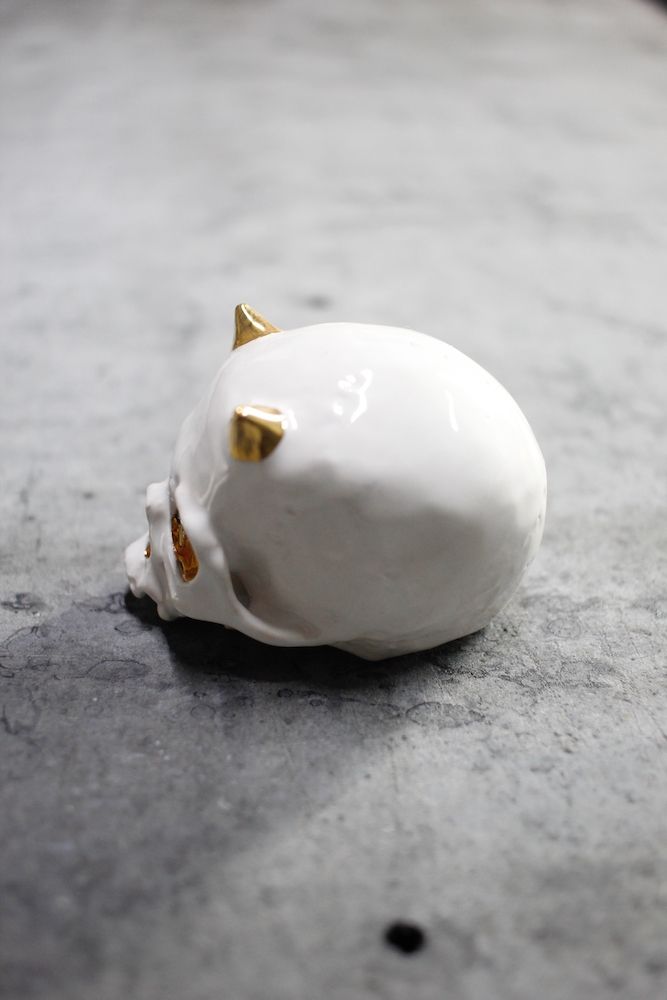 鬼ぐい呑 白×金  (桐箱付)