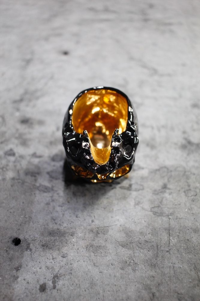 三つ目鬼ぐい呑 黒×金  (桐箱付)