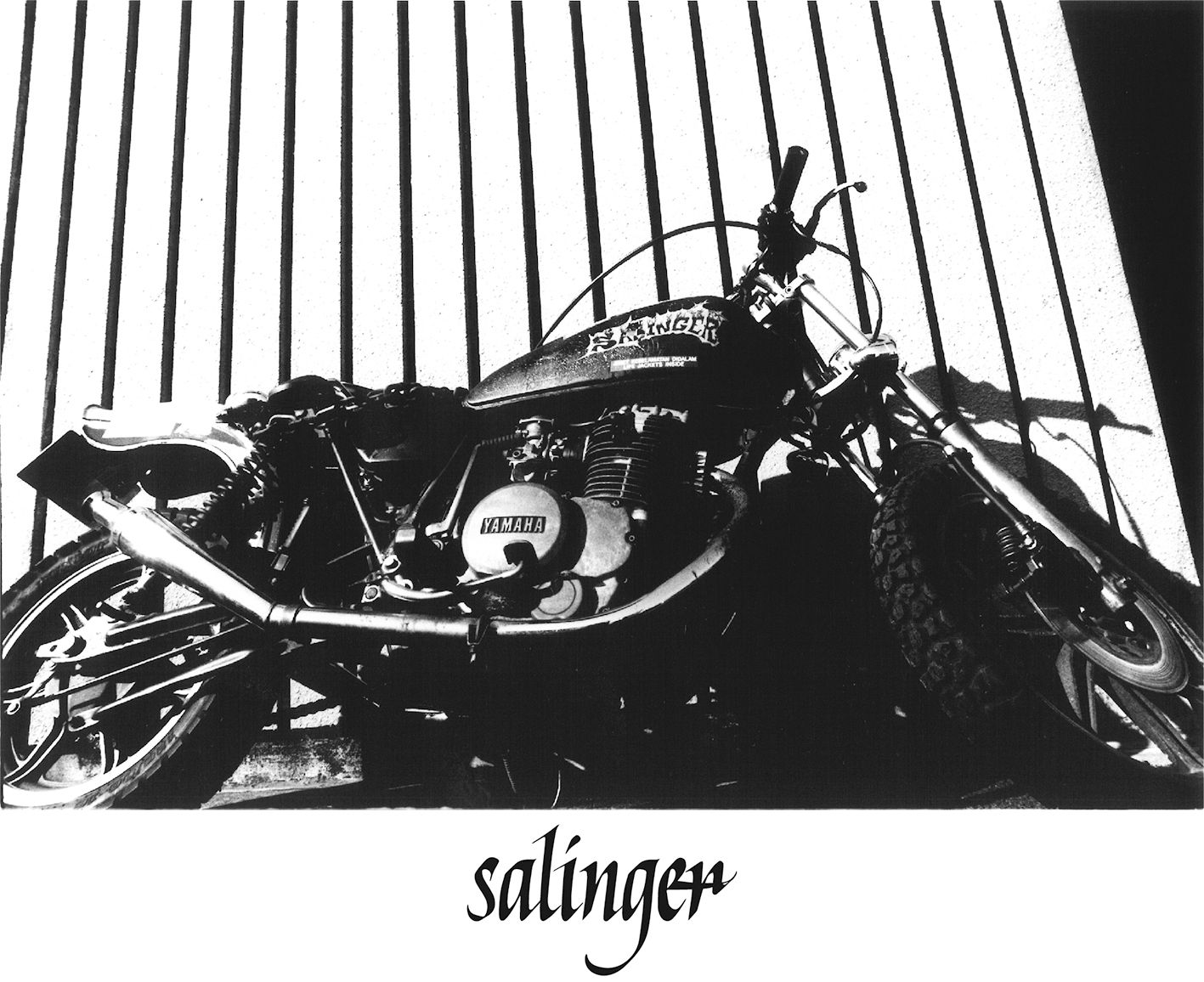“SALINGER” S/S T-SHIRT / Tシャツ (BLACK, WHITE)