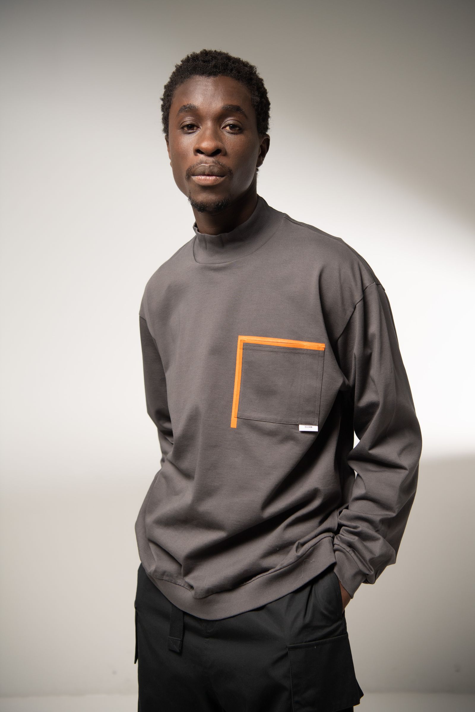 「予約商品」GRID MARKED T-SHIRT (CHARCOAL)