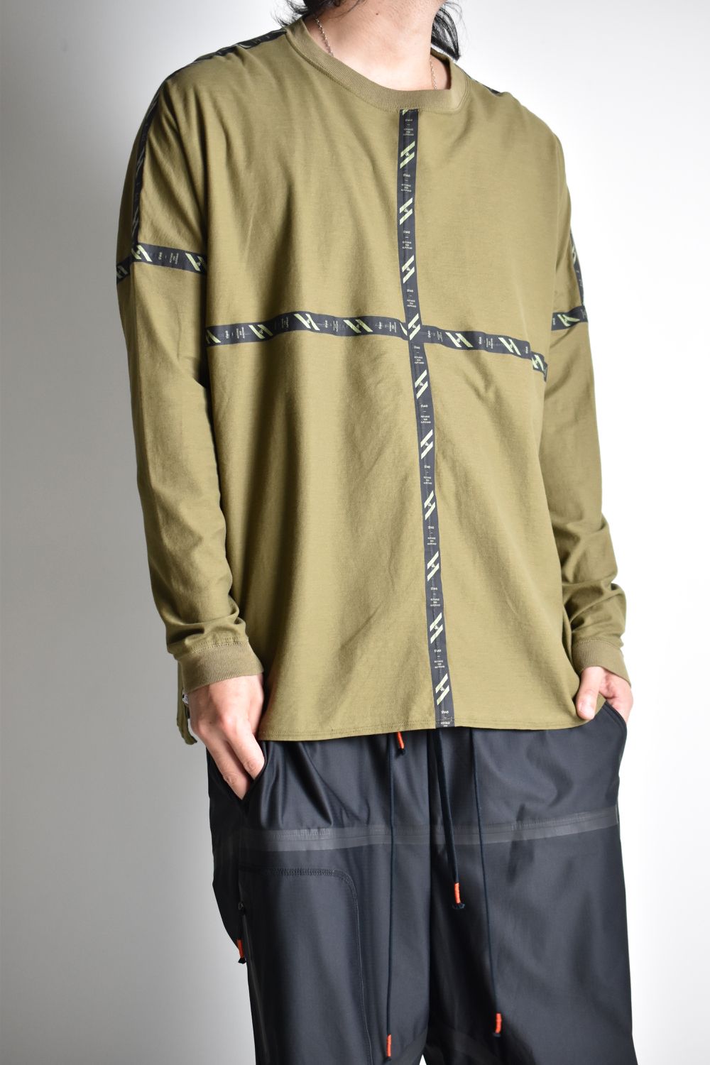 FLATSEAM LINE WIDE L-SLEEVE c/#3 SAND