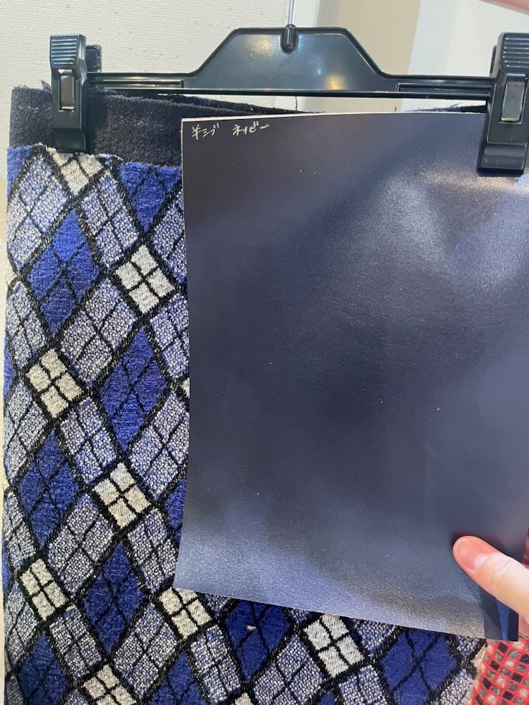 945-81TTJ458-1 (BLK/NAVY, GR/GOLD)