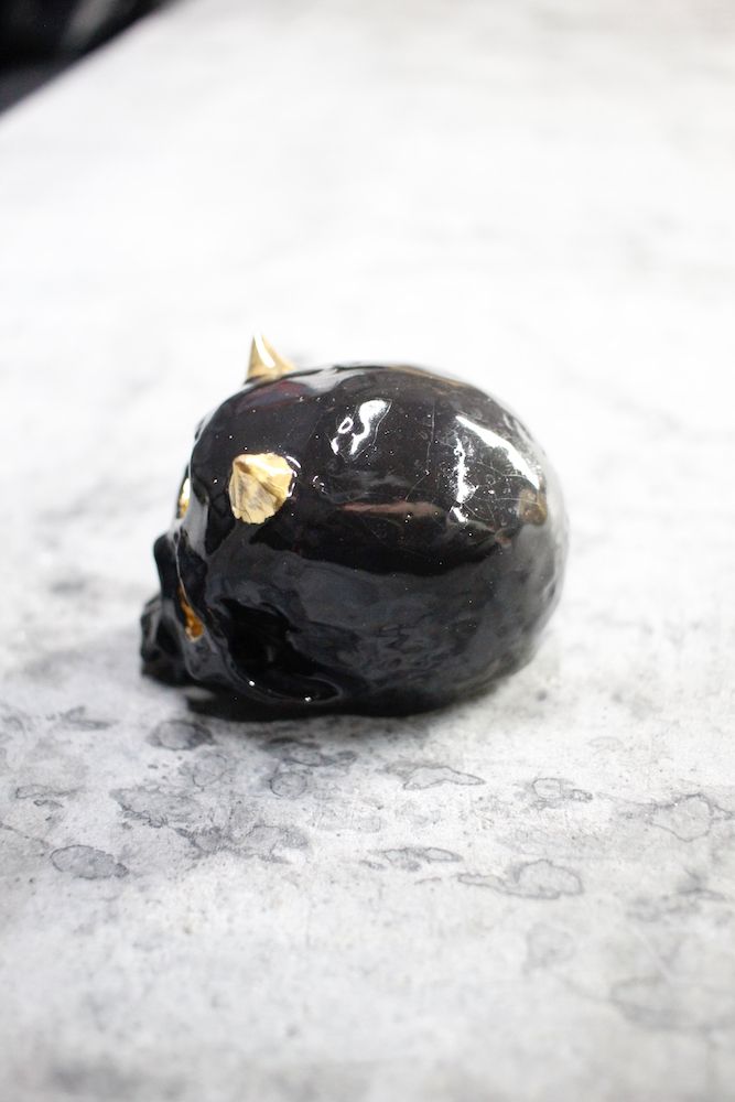 三つ目鬼ぐい呑 黒×金  (桐箱付)