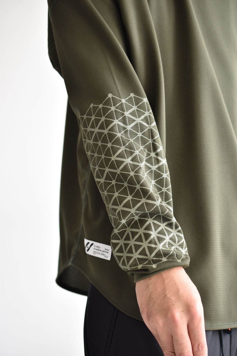 GEOMETRIC PATTERN L-SLEEVE c/#2 OD
