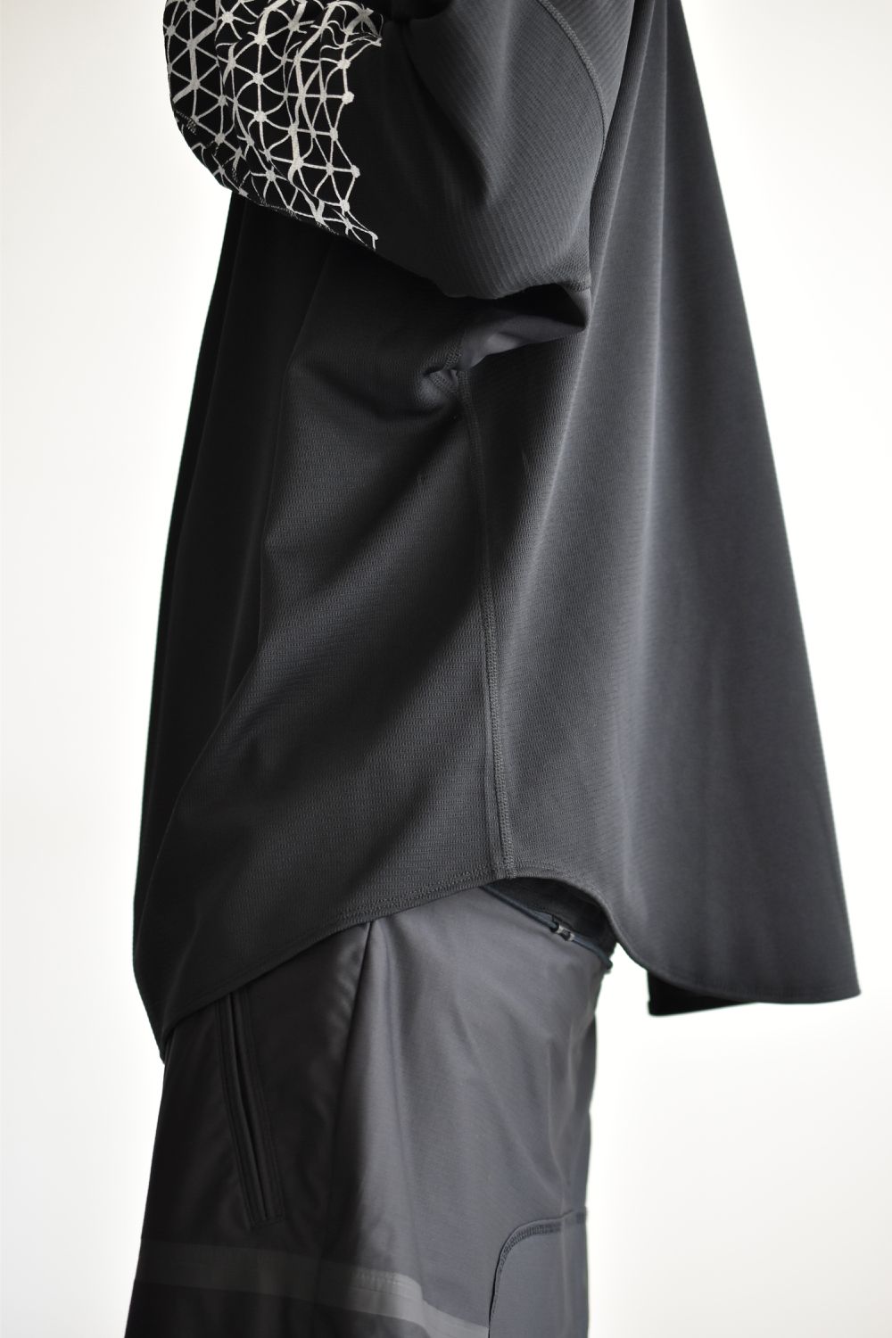 GEOMETRIC PATTERN L-SLEEVE c/#1 BLACK
