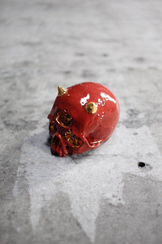 三つ目鬼髑髏ぐい呑 深紅×金  (桐箱付)