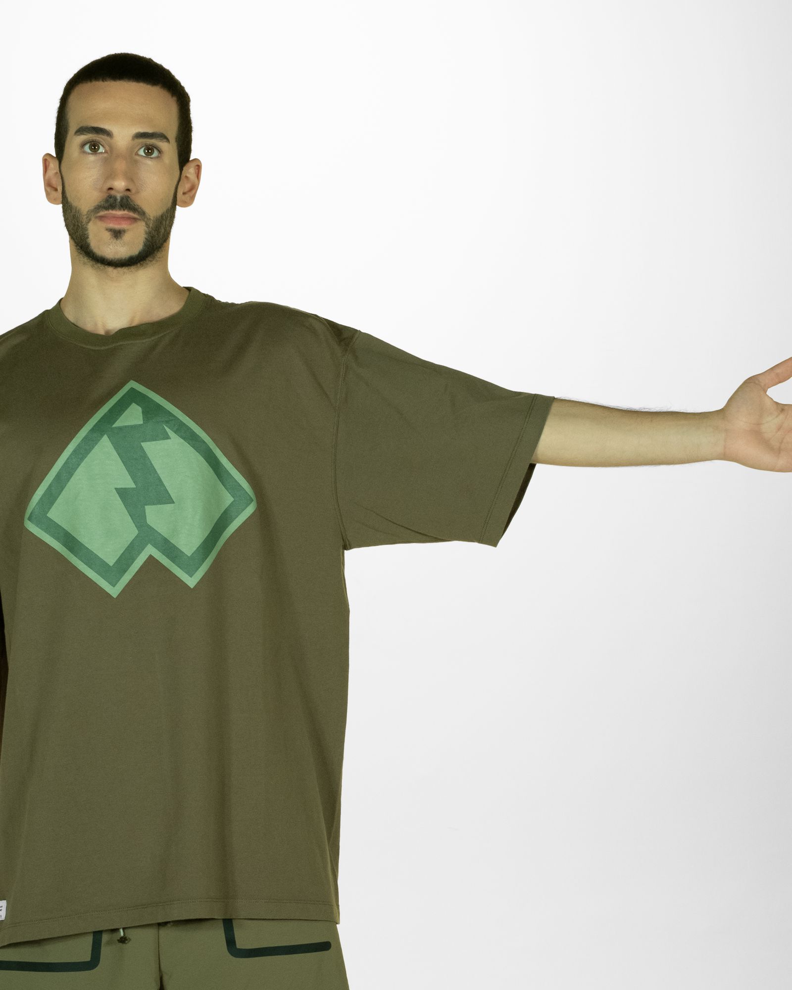 「予約商品」BACK-SEAM EMBLEM PLAIN TEE / col: OD