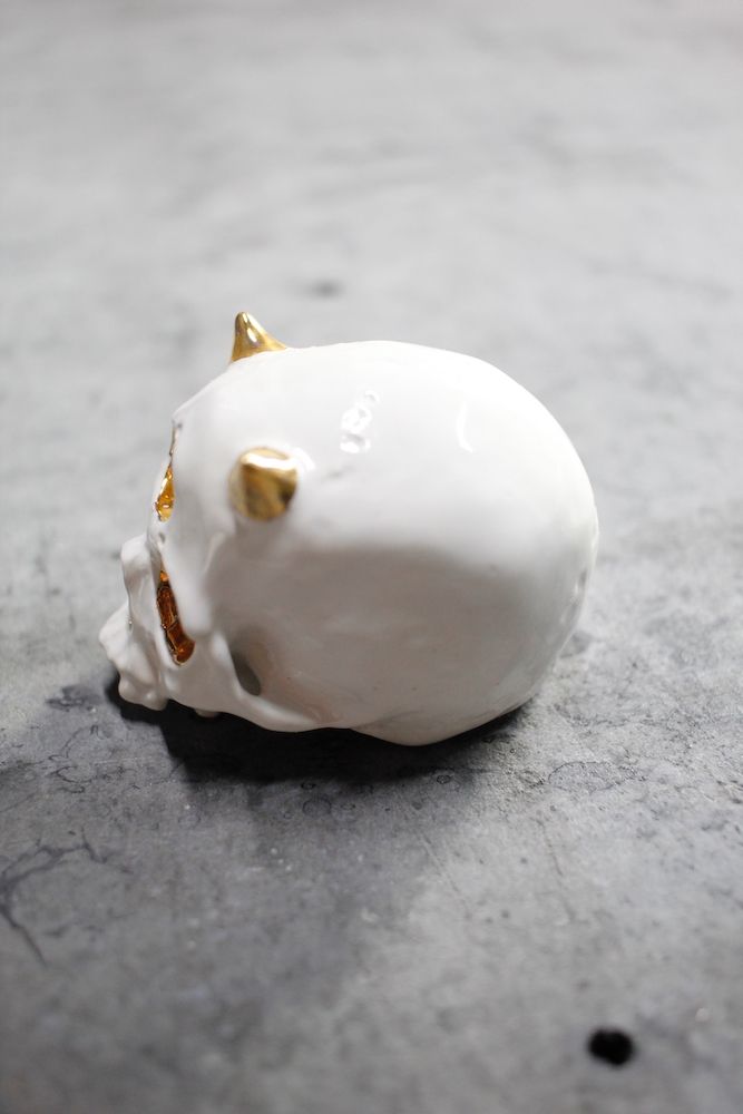 三つ目鬼ぐい呑 白×金  (桐箱付)