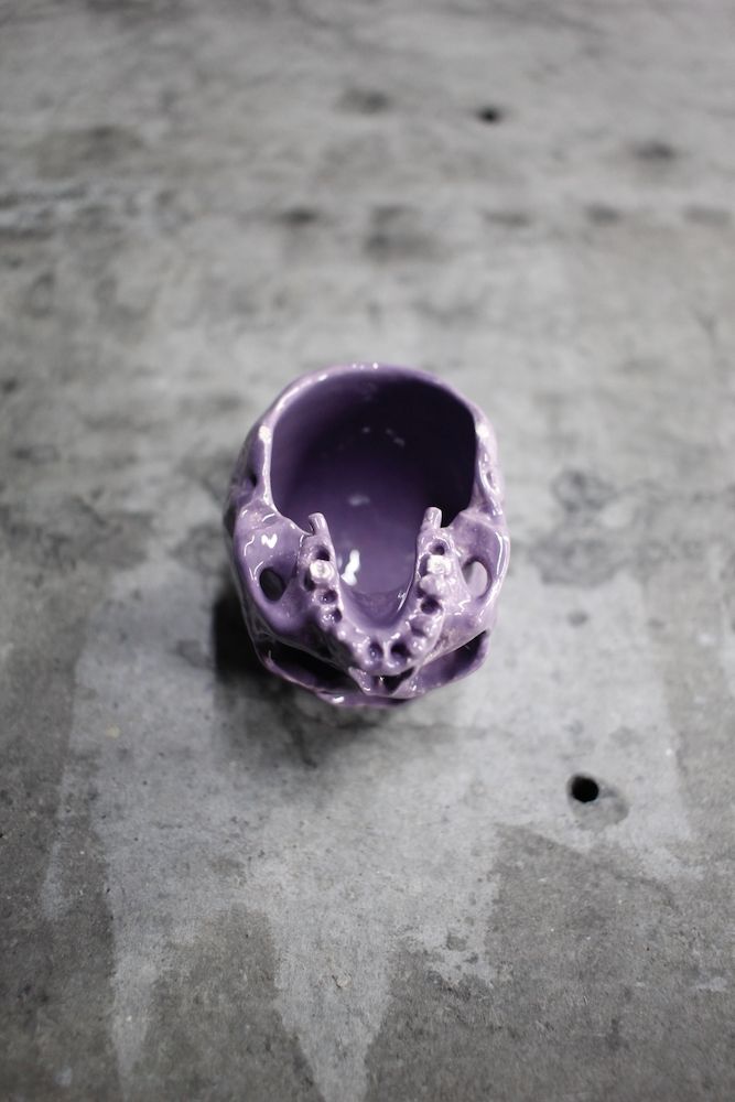 三つ目鬼髑髏ぐい呑 藤色  (桐箱付)