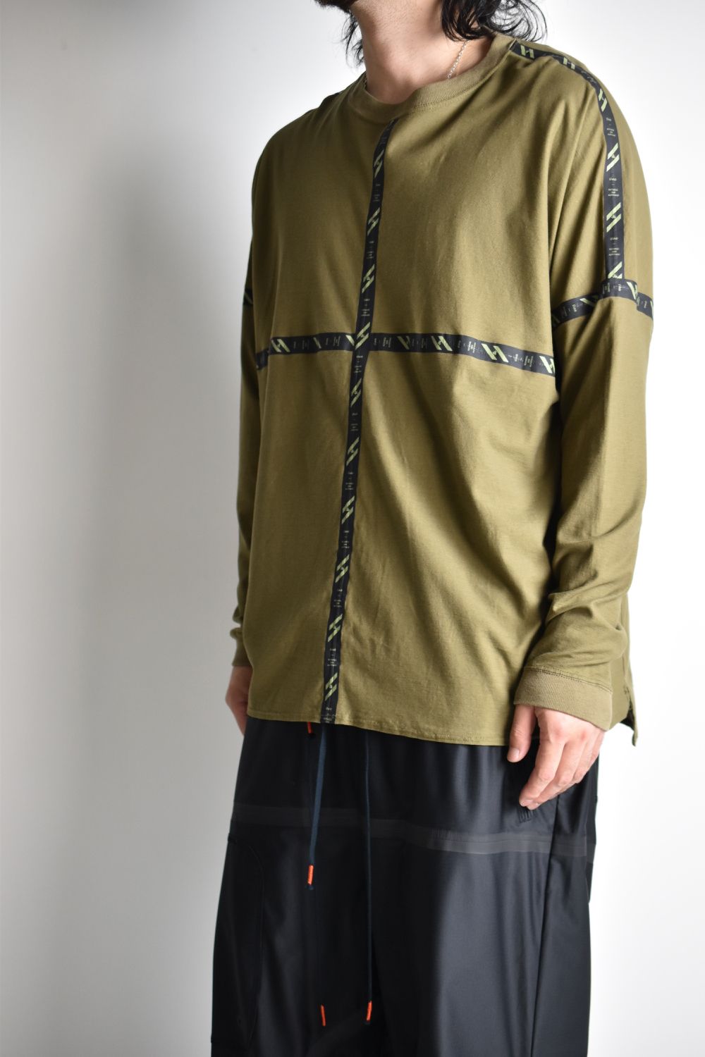 FLATSEAM LINE WIDE L-SLEEVE c/#3 SAND
