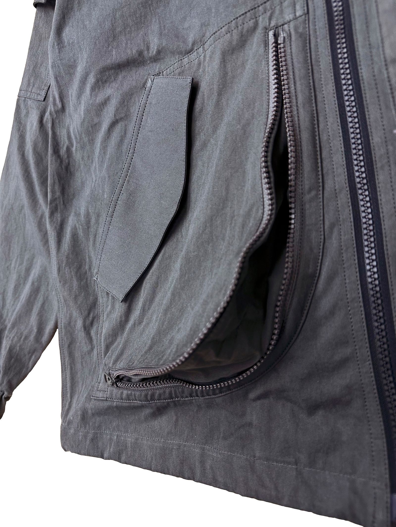 POLIQUANT - THE HIGH DENSITY HOODED JACKET WITH DEFORMING POLIQUANT - THE HIGH DENSITY HOODED JACKET WITH DEFORMING