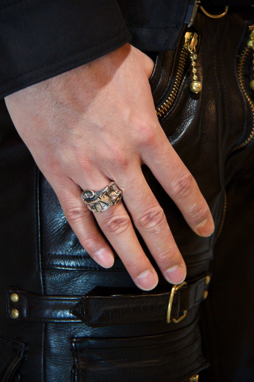 MESSAGE ON RIBON RING 『HATE』