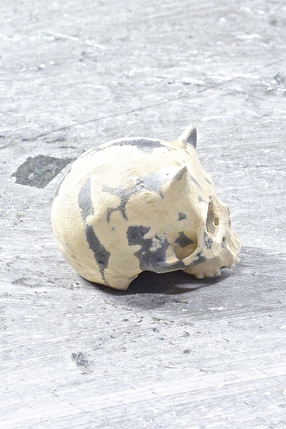 "ぐい呑み"小ツノ髑髏 白