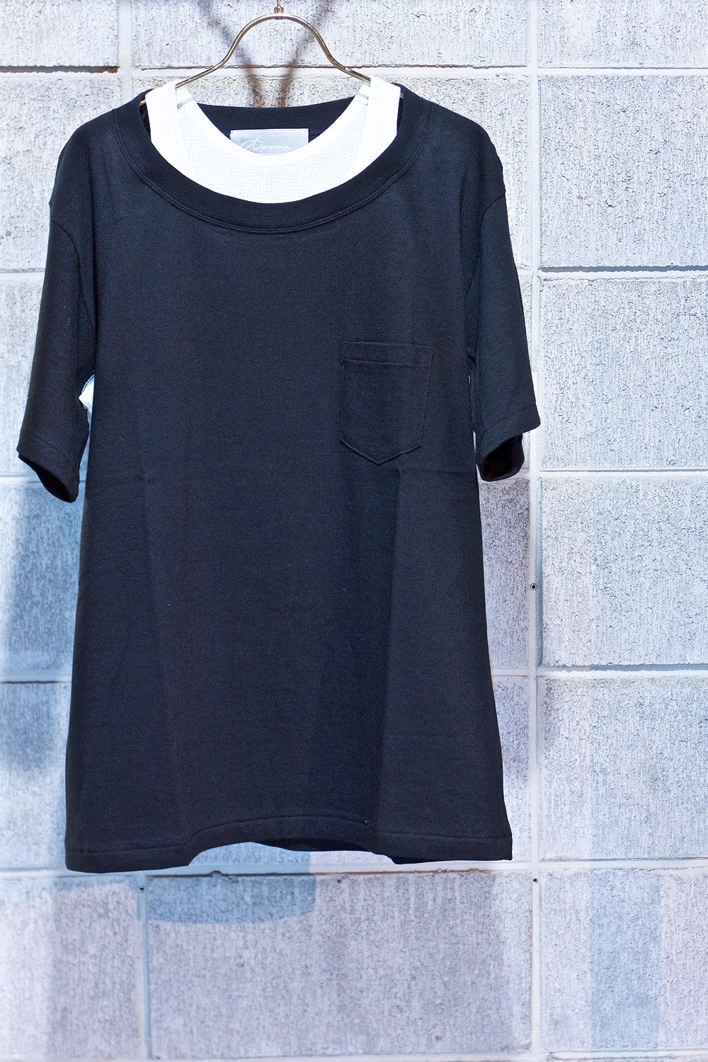 Layered neck Tee BLK×WHT