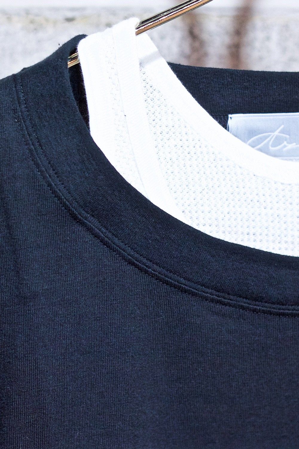 Layered neck Tee BLK×WHT
