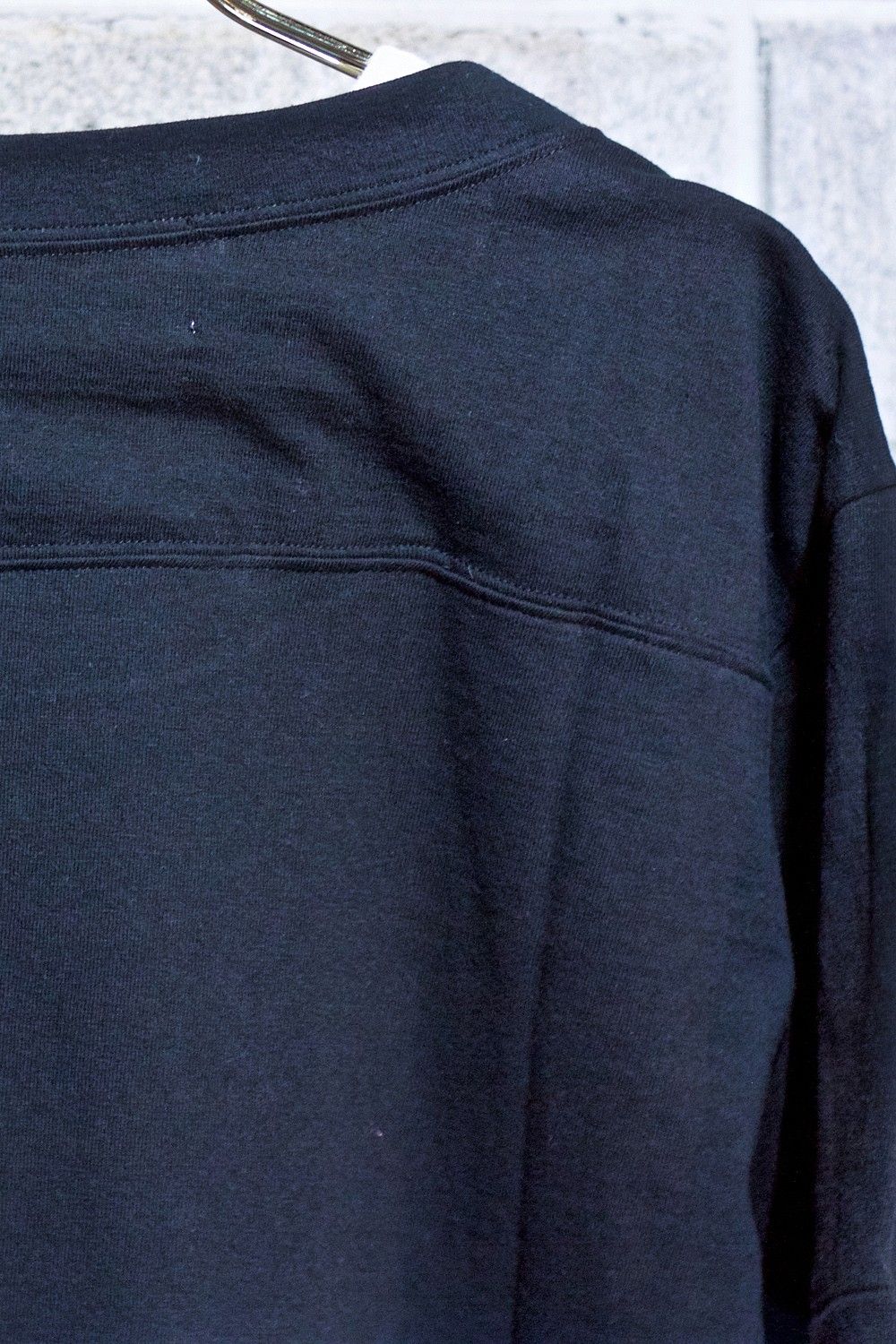Layered neck Tee BLK×WHT