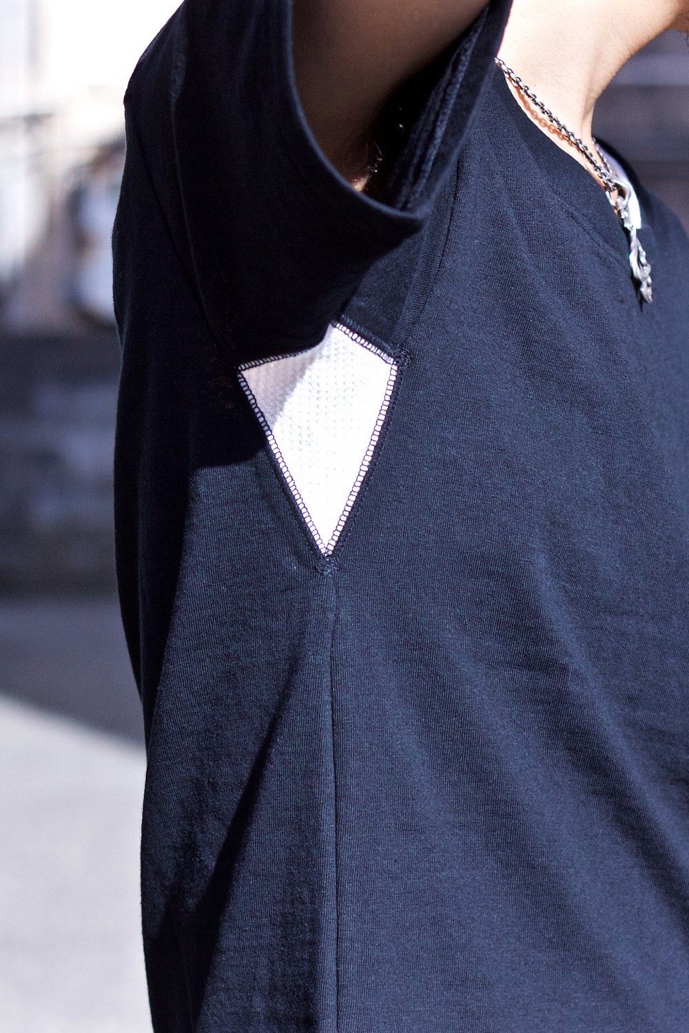 Layered neck Tee BLK×WHT