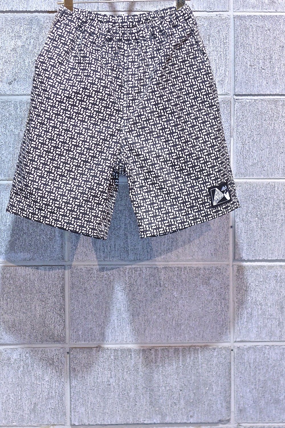 ”死”短パン 生成×黒文字
