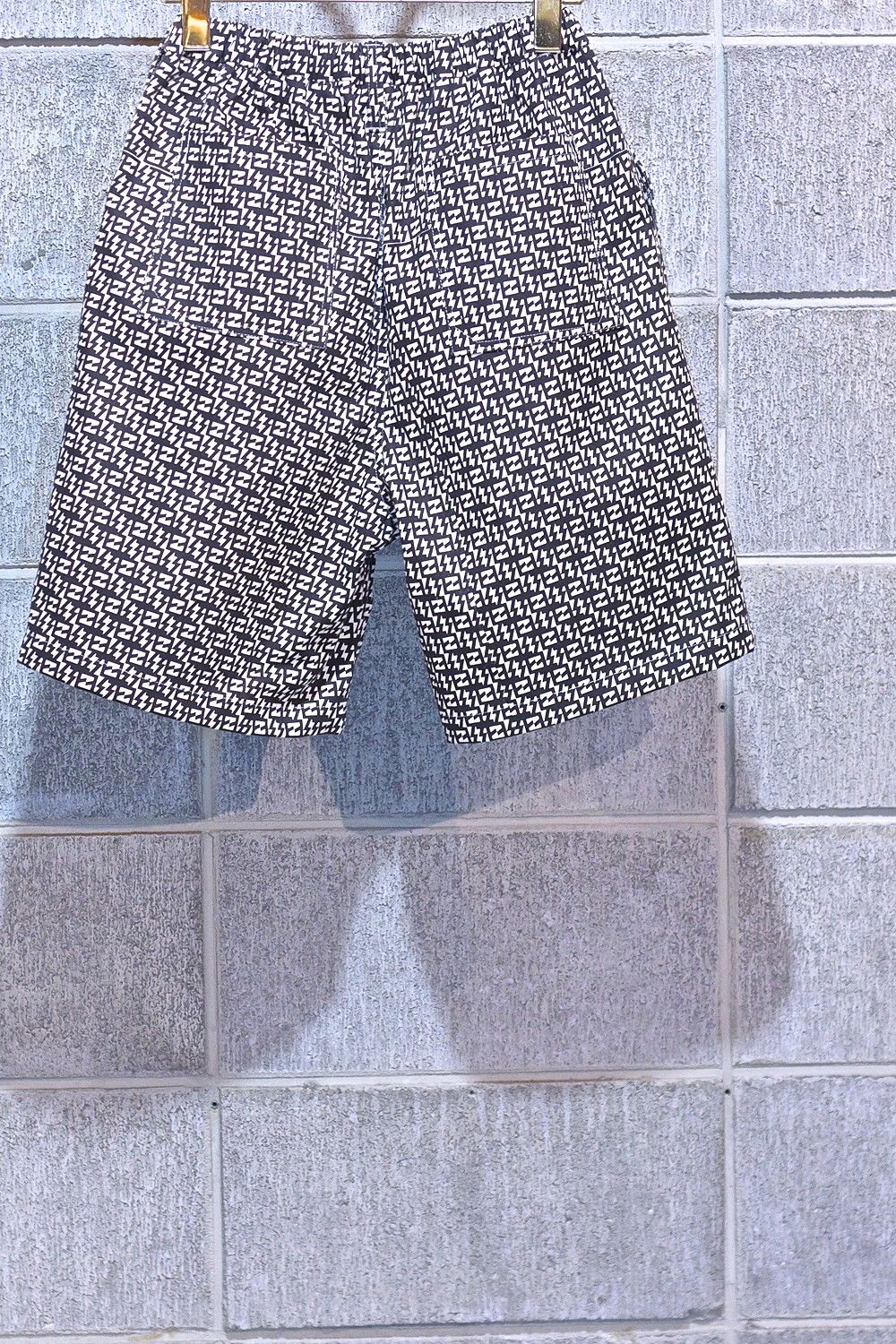 ”死”短パン 生成×黒文字