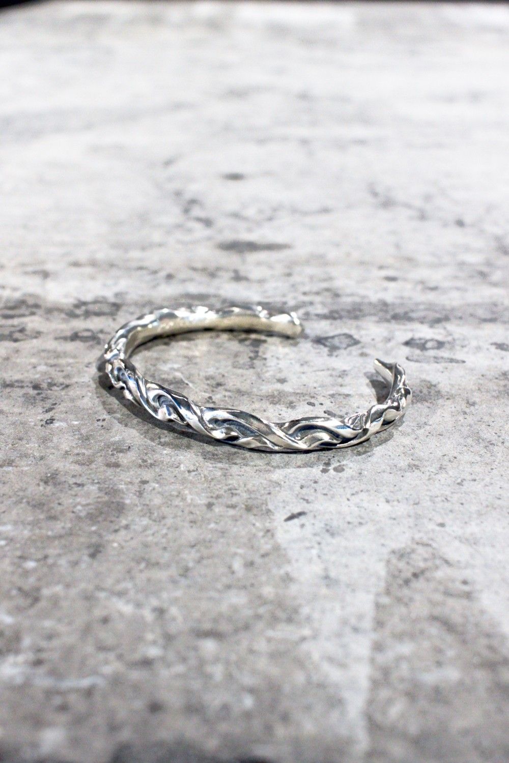 UNDULATE FLARE Bangle