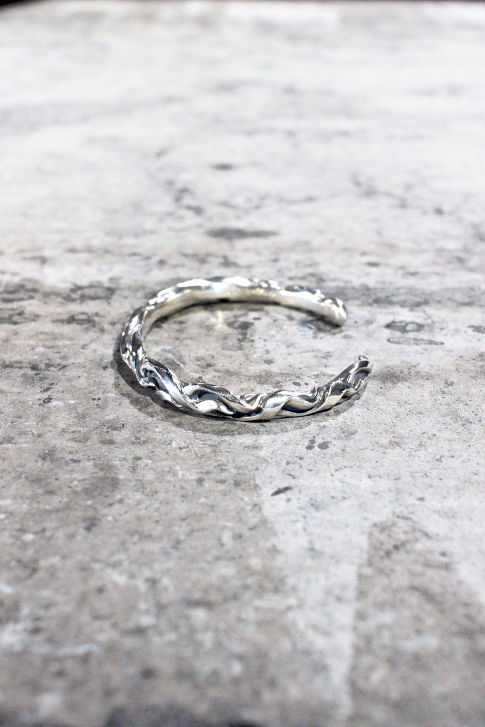 UNDULATE FLARE Bangle