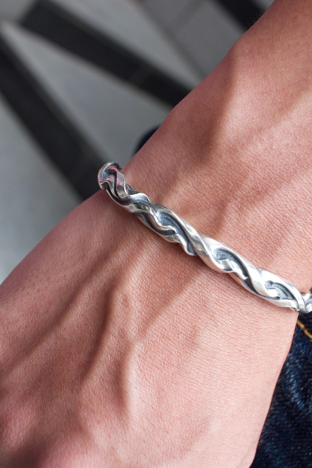 UNDULATE FLARE Bangle