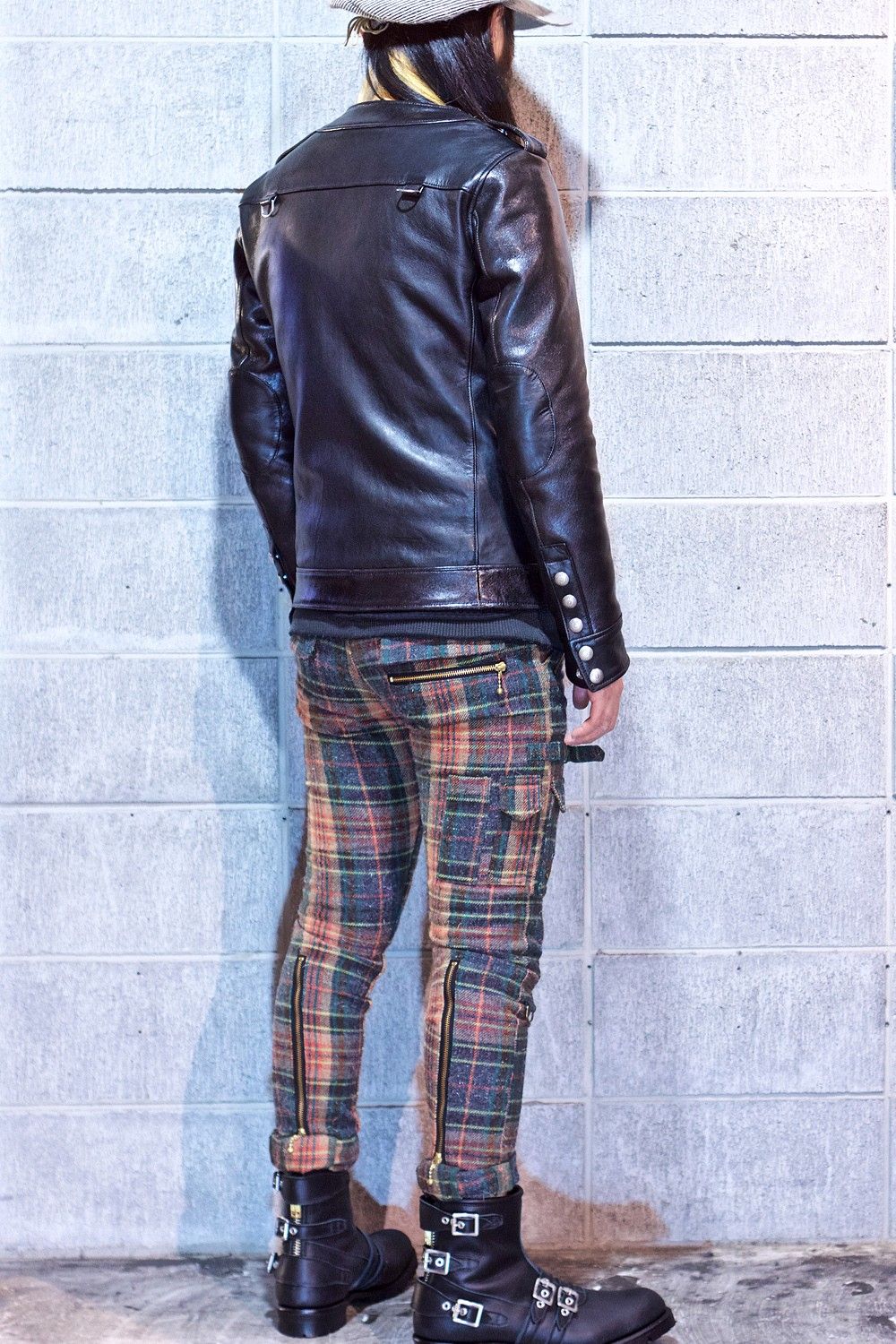 945-70TJ174-1 BLACK