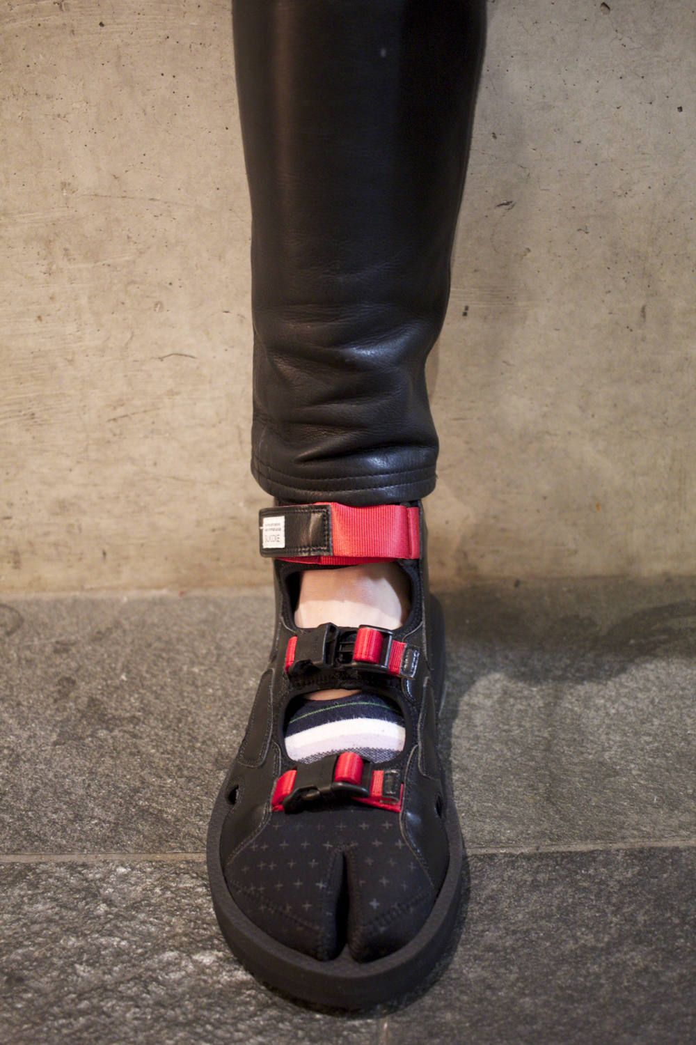 945-72TB07-1 (BLK×RED)