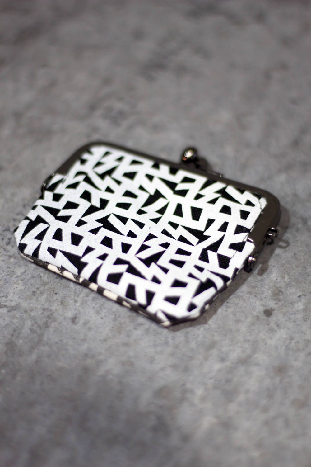 "死" がま口 WHITE×BLACK