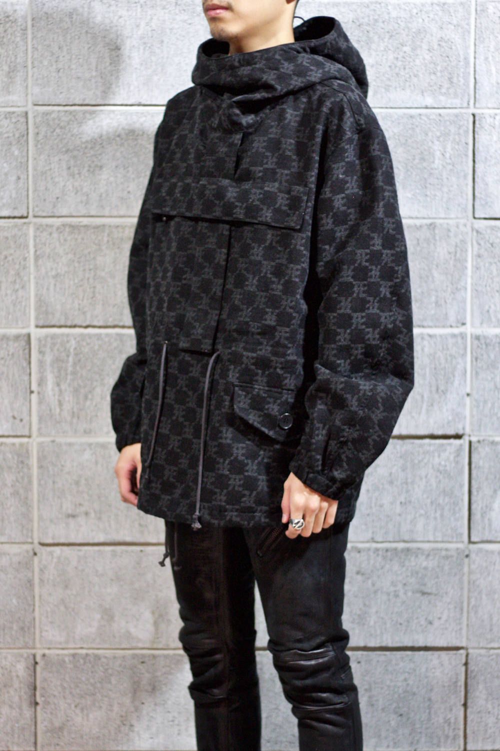 死鳥格子 Cross smock parka × 丸岡和吾 "BLACK/MOSSGREEN"