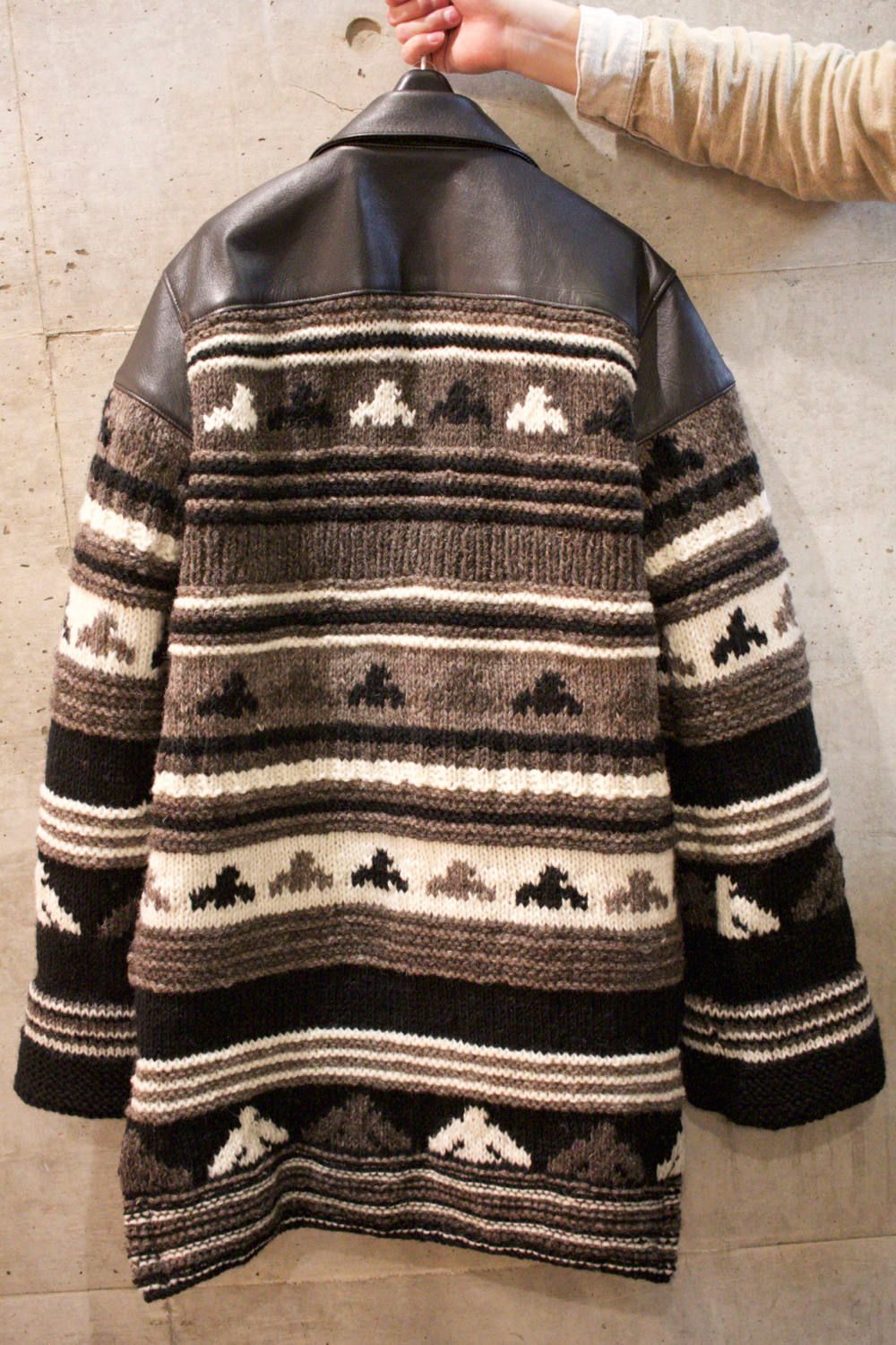 945-73TKN14-1 (BLACK,RED)