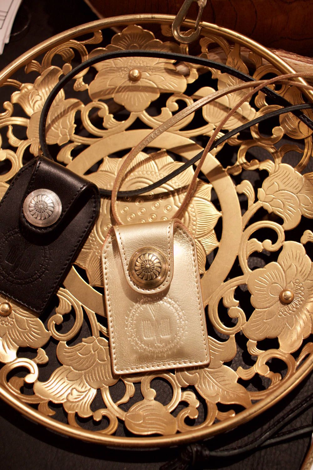 945-73TAC185-1 (BLACK,GOLD,SILVER)
