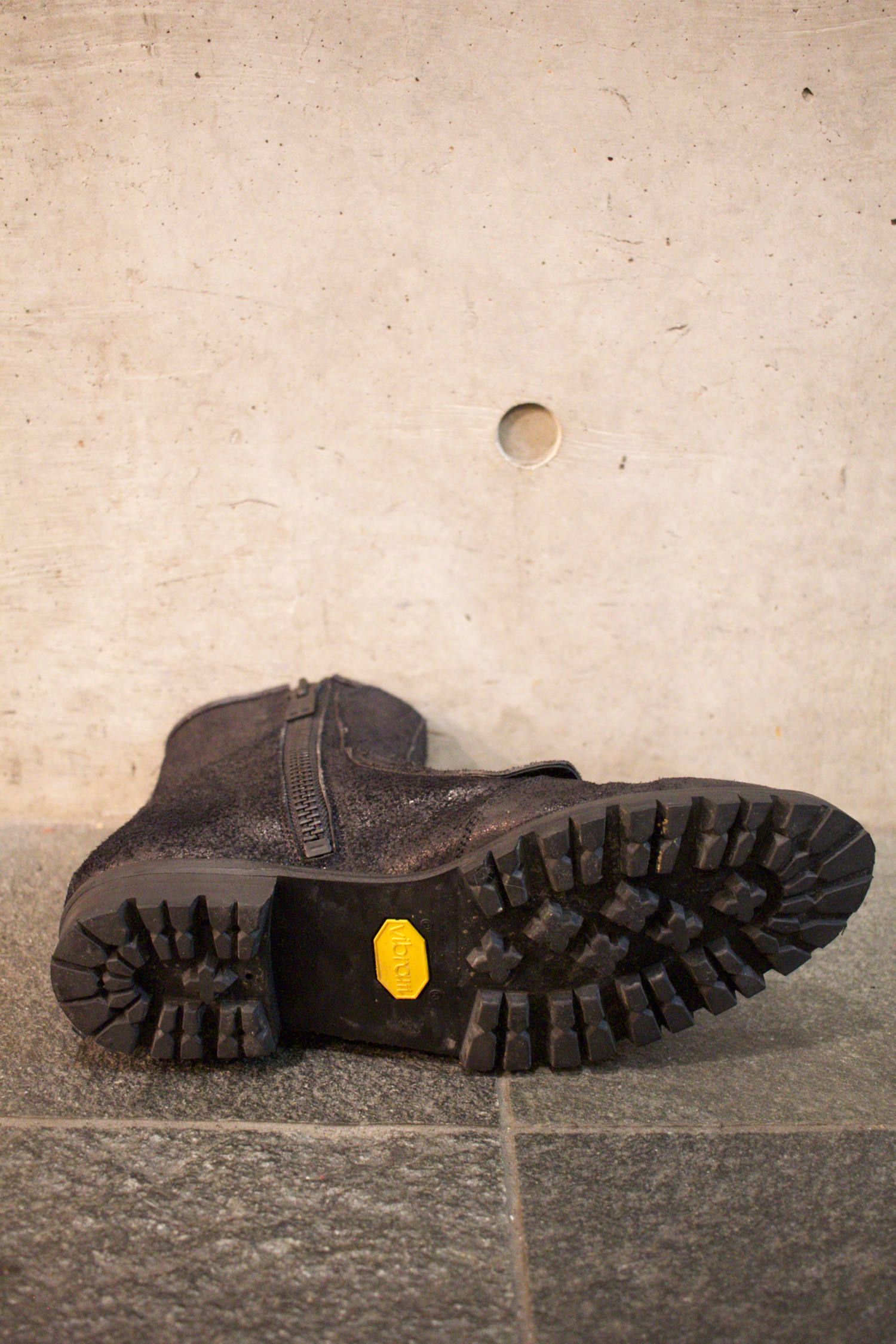 945-74GB09-2 (BLACK SUEDE)