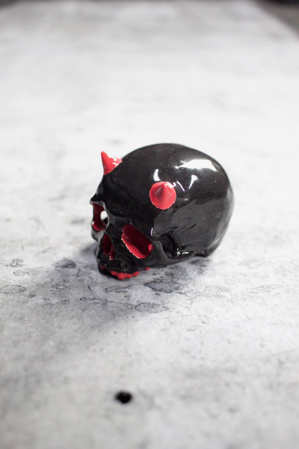 "ぐい呑み"小ツノ髑髏 黒×赤 (桐箱付)