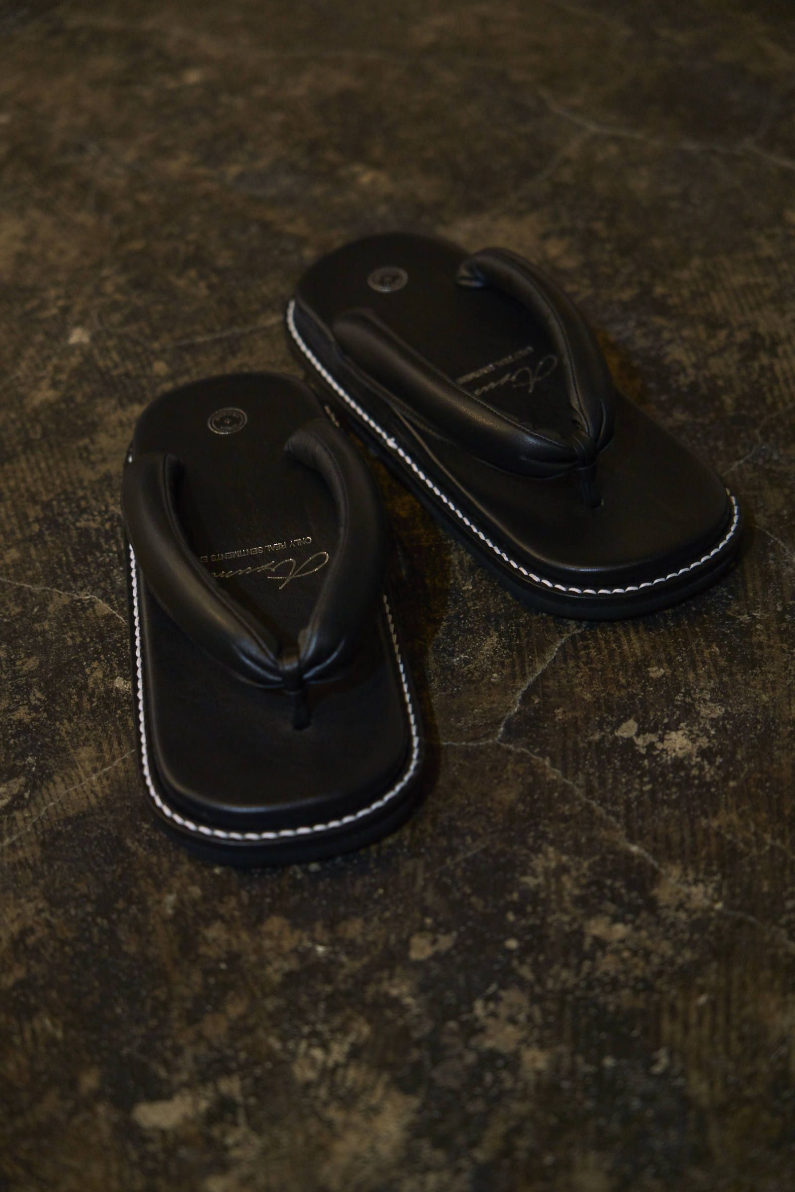 LEATHER SETTA (BLK×BLK/ WHT×BLK)