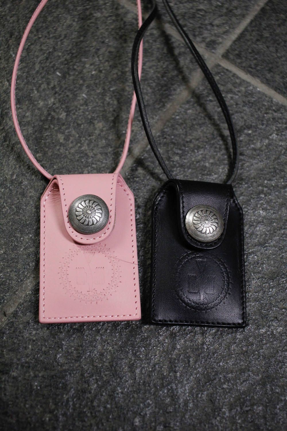 945-75GAC185-1 (BLACK, PINK)