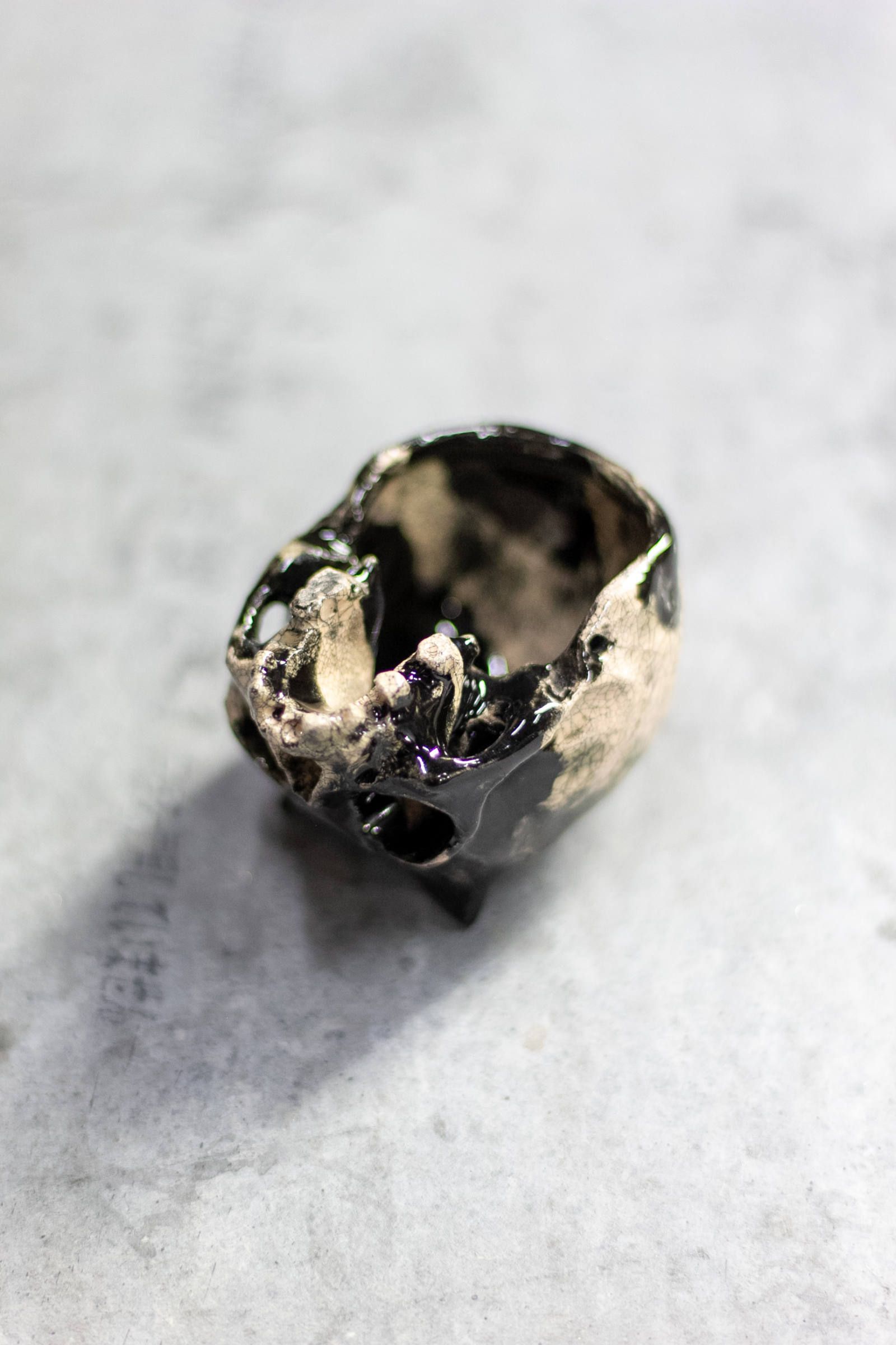 "ぐい呑み"小ツノ髑髏 黒 02  (桐箱付)