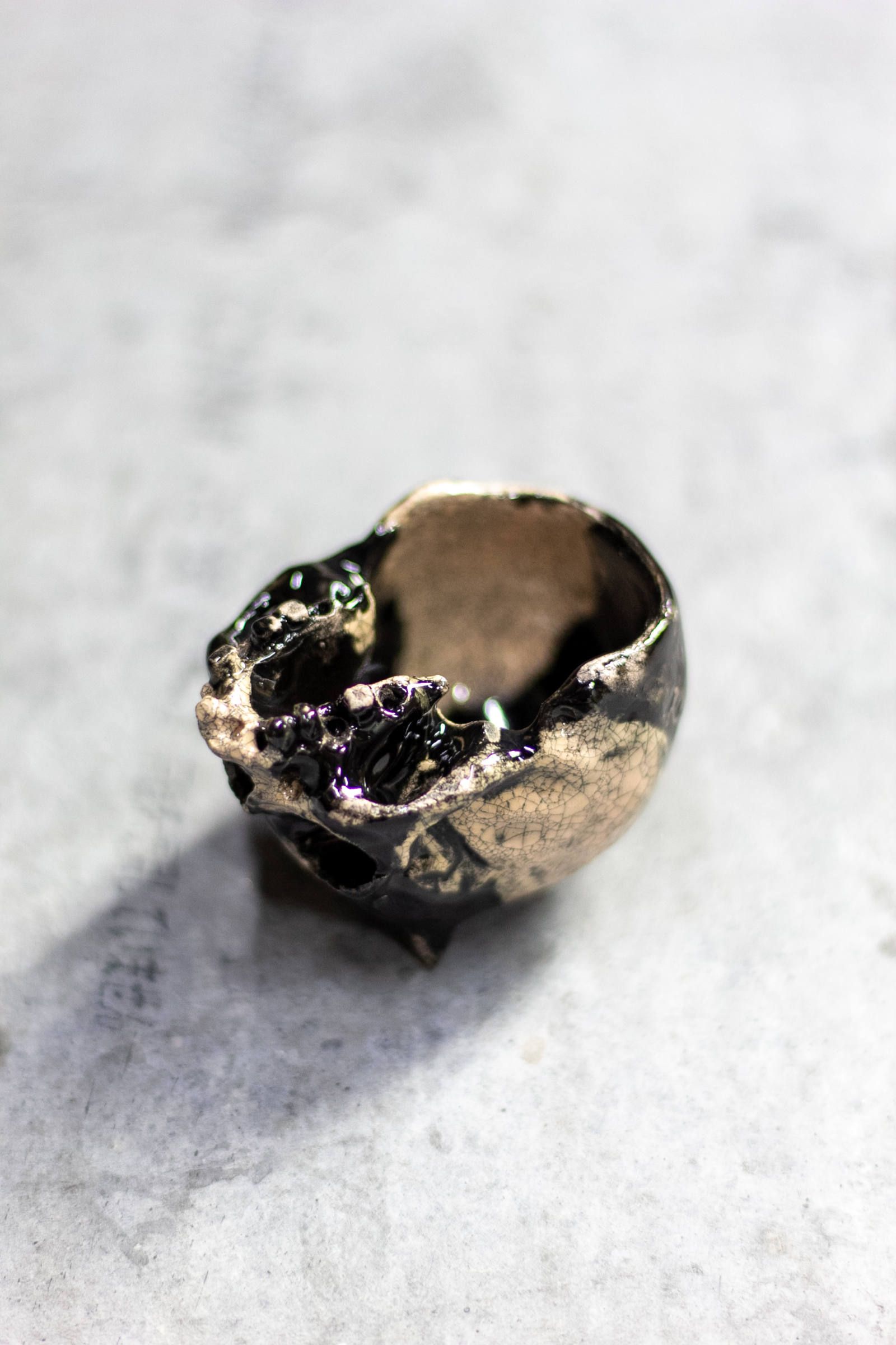 "ぐい呑み"小ツノ髑髏 黒 01  (桐箱付)