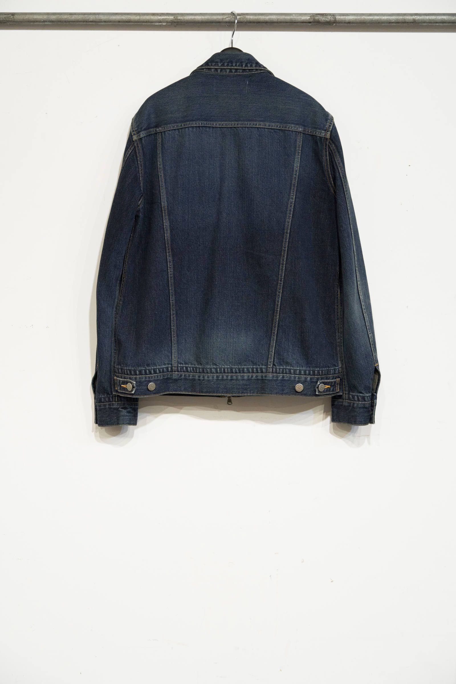 CLASSIC-DENIM JACKET