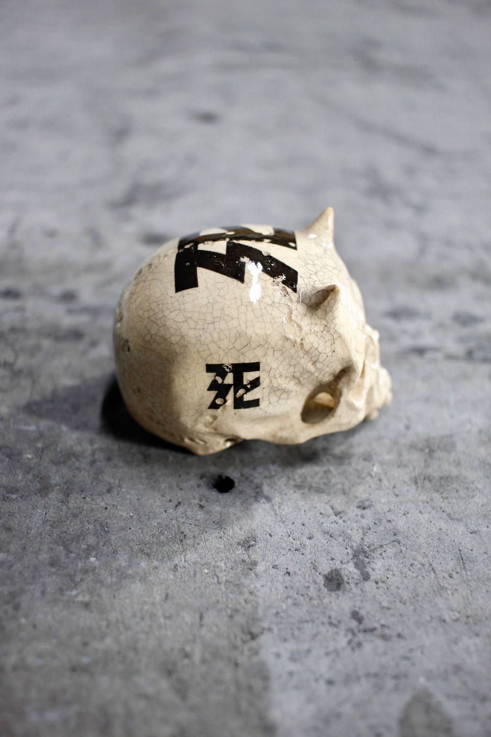 別注 "ぐい呑み"ツノ髑髏 絵付き016 (桐箱付)
