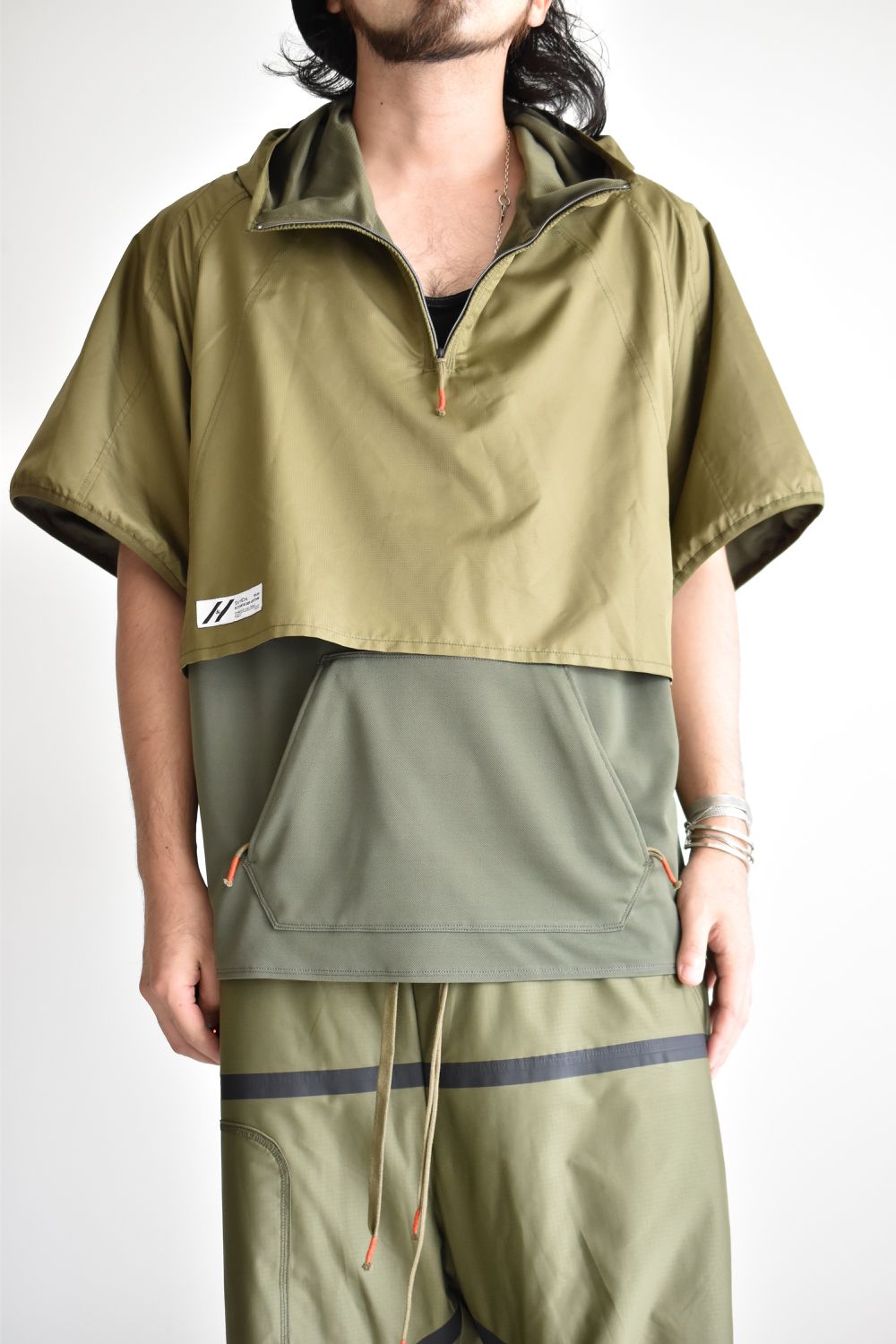 LAYERED HOODED WIDE PULL S-SLEEVE c/#2 KHAKI